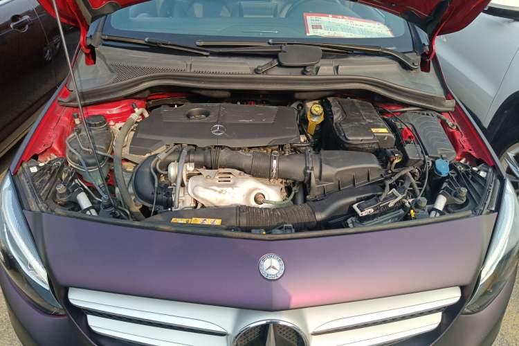 Used Mercedes-Benz B-Class 2015 B 200 Fashion Model Engine Bay