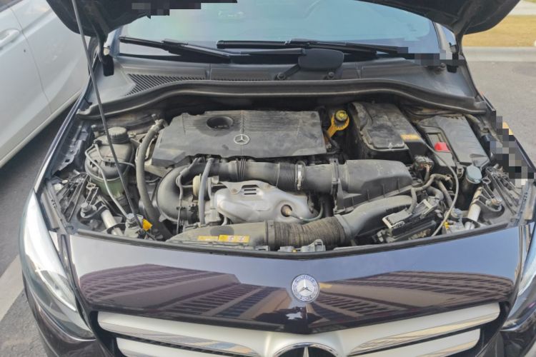 Used Mercedes-Benz B-Class 2015 B 200 Fashion Model Engine Bay