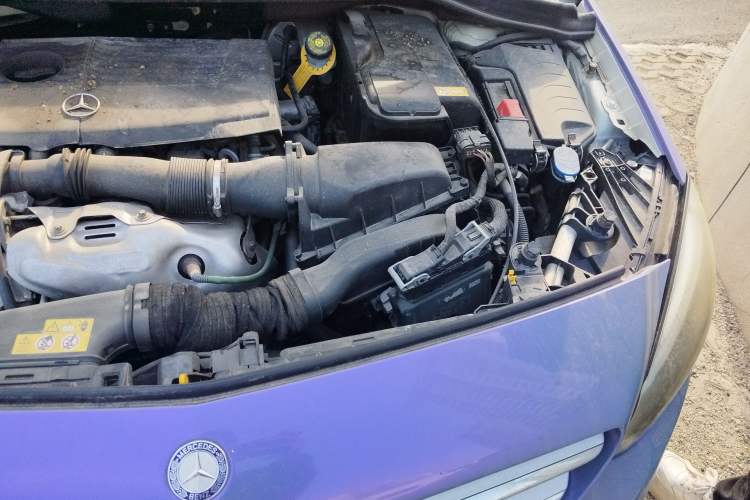 Used Mercedes-Benz B-Class 2015 B 200 Fashion Model Engine Bay Left