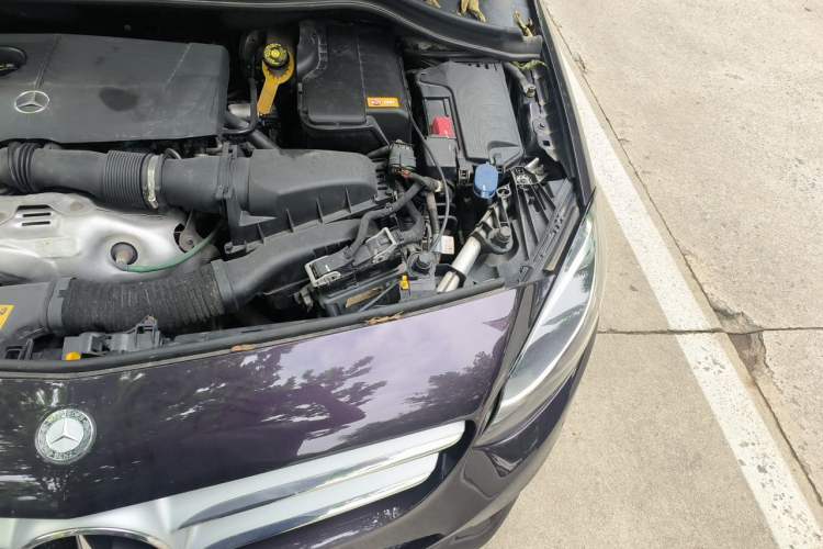 Used Mercedes-Benz B-Class 2015 B 200 Sport Edition Engine Bay Left