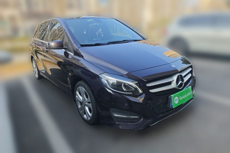 Used Mercedes-Benz B-Class 2015 B 200 Fashion Model Front Right 45 Deg