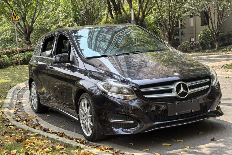 Used Mercedes-Benz B-Class 2015 B 200 Sport Edition Front Right 45 Deg