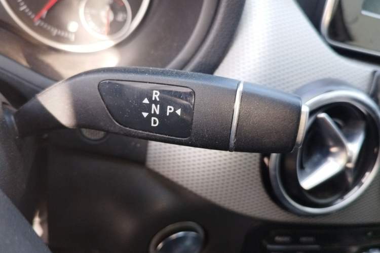 Used Mercedes-Benz B-Class 2015 B 200 Fashion Model Gear Lever