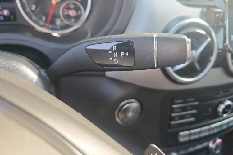 Used Mercedes-Benz B-Class 2015 B 200 Fashion Model Gear Lever