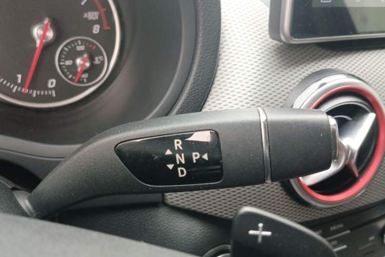 Used Mercedes-Benz B-Class 2015 B 200 Sport Edition Gear Lever
