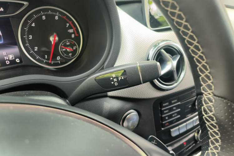 Used Mercedes-Benz B-Class 2015 B 200 Sport Edition Gear Lever