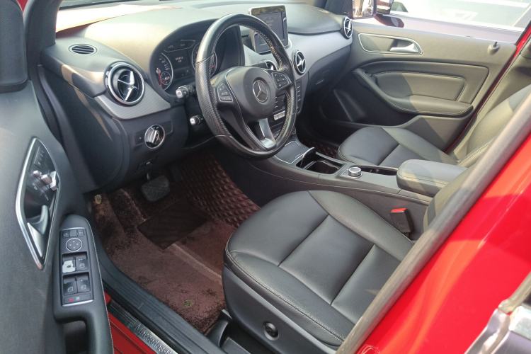 Used Mercedes-Benz B-Class 2015 B 200 Fashion Model Left Front Seat