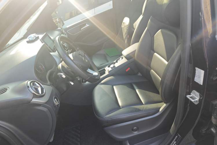 Used Mercedes-Benz B-Class 2015 B 200 Fashion Model Left Front Seat