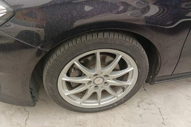 Used Mercedes-Benz B-Class 2015 B 200 Sport Edition Left Front Wheel Hub
