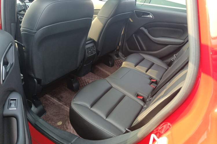 Used Mercedes-Benz B-Class 2015 B 200 Fashion Model Left Rear Seat