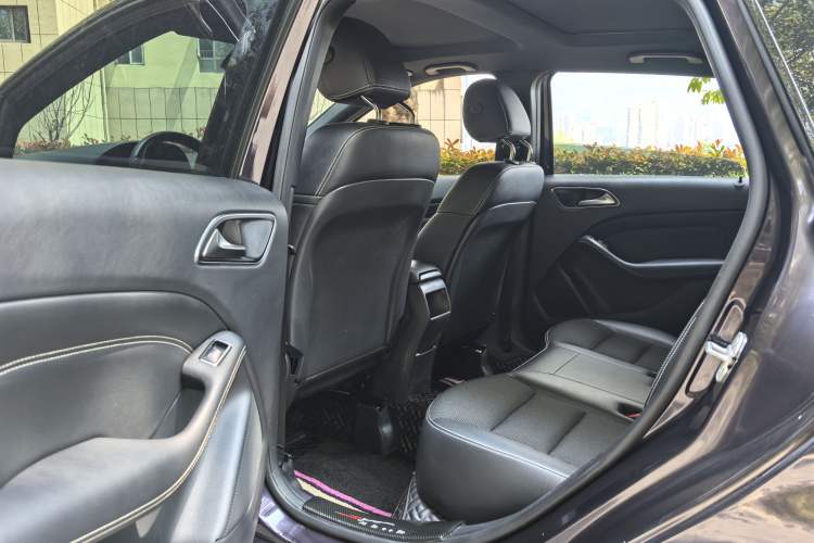 Used Mercedes-Benz B-Class 2015 B 200 Sport Edition Left Rear Seat