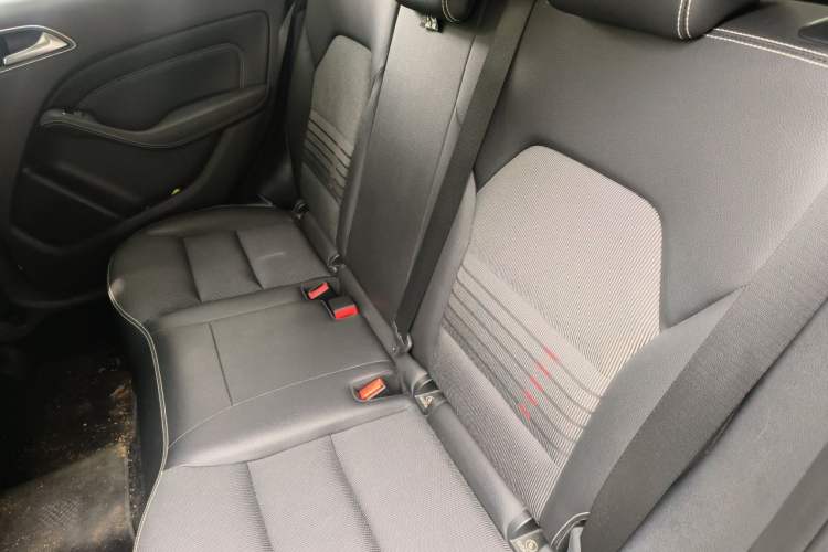 Used Mercedes-Benz B-Class 2015 B 200 Sport Edition Left Rear Seat