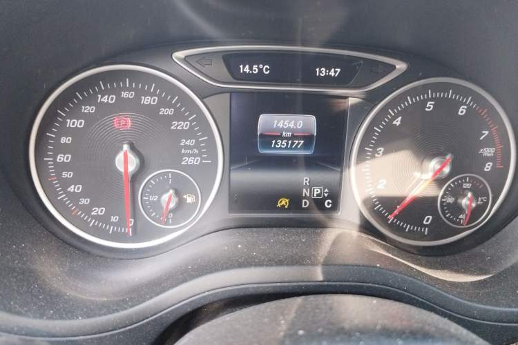 Used Mercedes-Benz B-Class 2015 B 200 Fashion Model Odometer Close Up