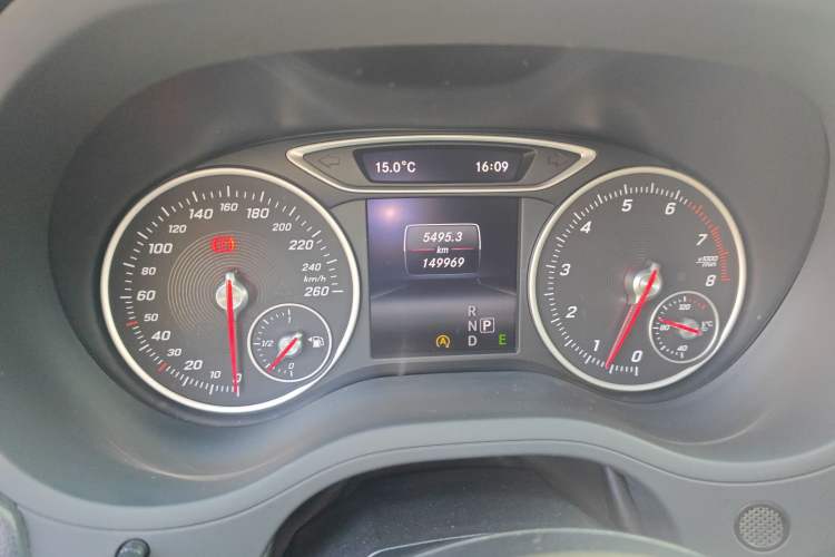 Used Mercedes-Benz B-Class 2015 B 200 Fashion Model Odometer Close Up