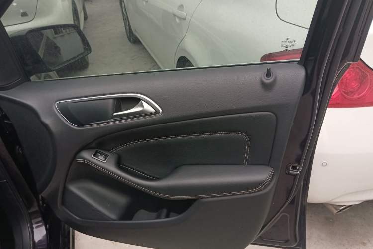Used Mercedes-Benz B-Class 2015 B 200 Sport Edition Right Front Door Interior
