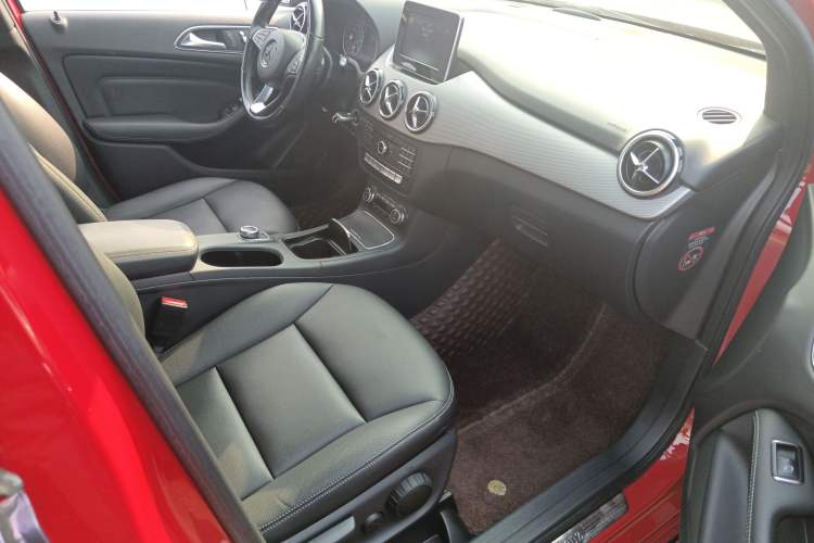 Used Mercedes-Benz B-Class 2015 B 200 Fashion Model Right Front Seat