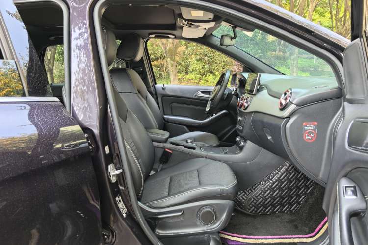 Used Mercedes-Benz B-Class 2015 B 200 Sport Edition Right Front Seat