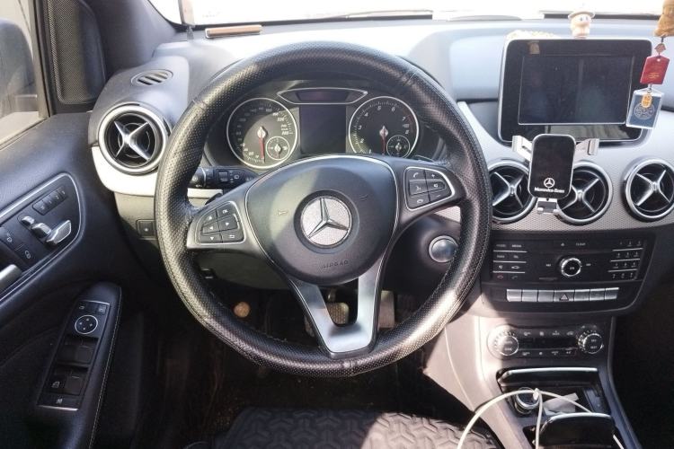 Used Mercedes-Benz B-Class 2015 B 200 Fashion Model Steering Wheel