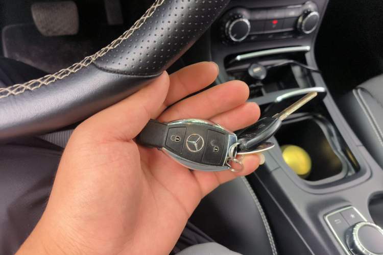 Used Mercedes-Benz B-Class 2015 B 200 Sport Edition Vehicle Key