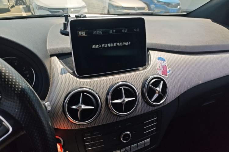 Used Mercedes-Benz B-Class 2015 B 200 Luxury Model Audio And AC Panel