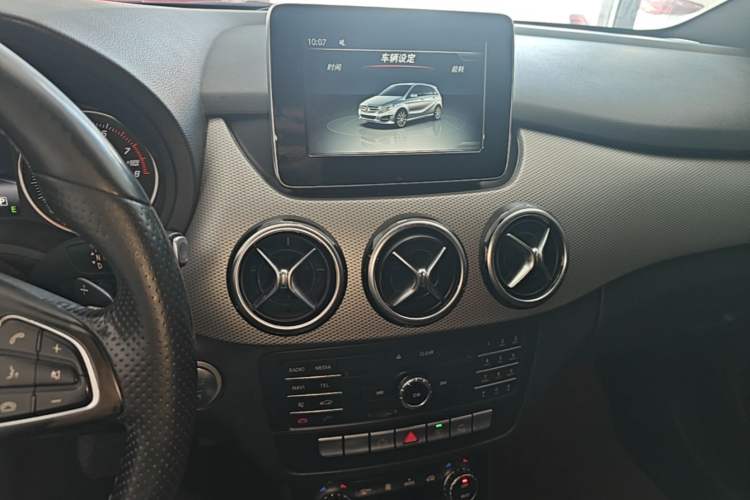 Used Mercedes-Benz B-Class 2015 B 200 Fashion Model Audio And AC Panel