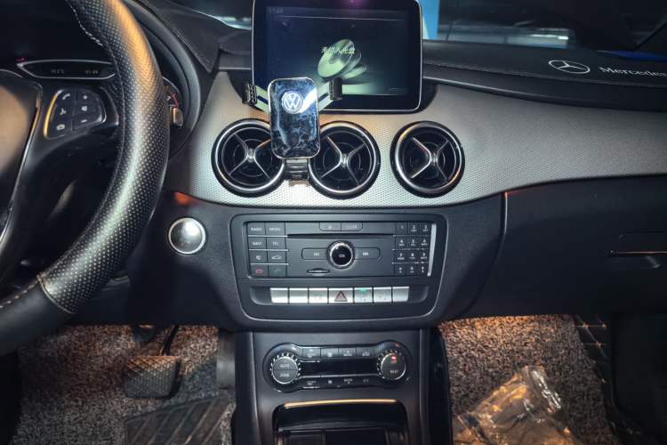 Used Mercedes-Benz B-Class 2015 B 200 Luxury Model Audio And AC Panel