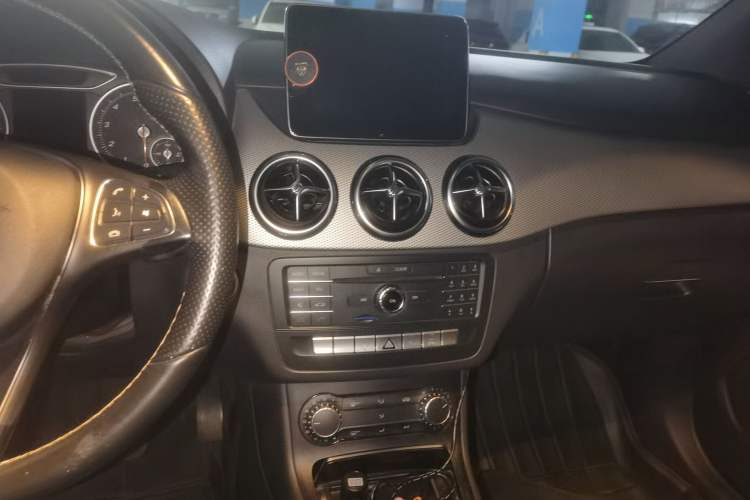 Used Mercedes-Benz B-Class 2015 B 200 Sport Edition Audio And AC Panel