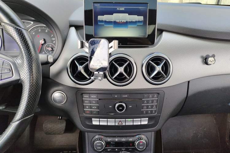 Used Mercedes-Benz B-Class 2015 B 200 Fashion Model Audio And AC Panel