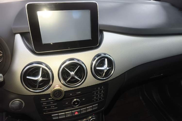 Used Mercedes-Benz B-Class 2015 B 200 Fashion Model Audio And AC Panel