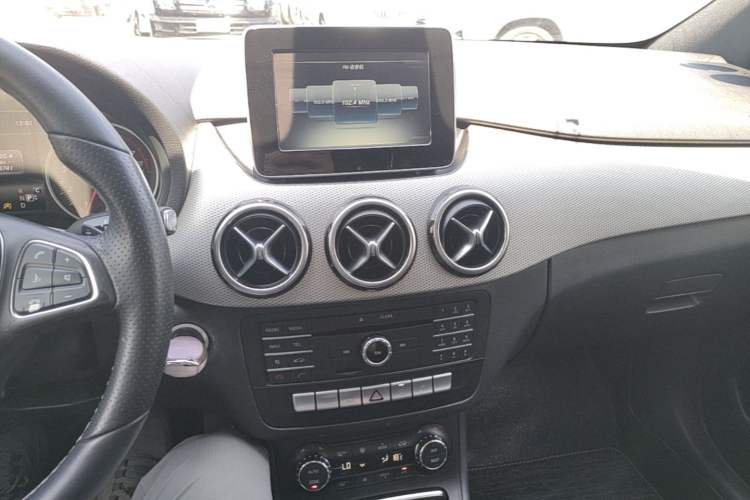 Used Mercedes-Benz B-Class 2015 B 200 Fashion Model Audio And AC Panel