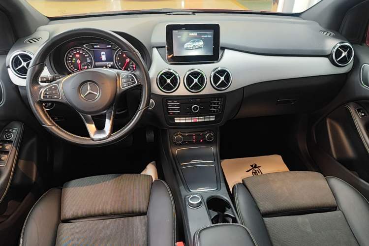 Used Mercedes-Benz B-Class 2015 B 200 Sport Edition Audio And AC Panel