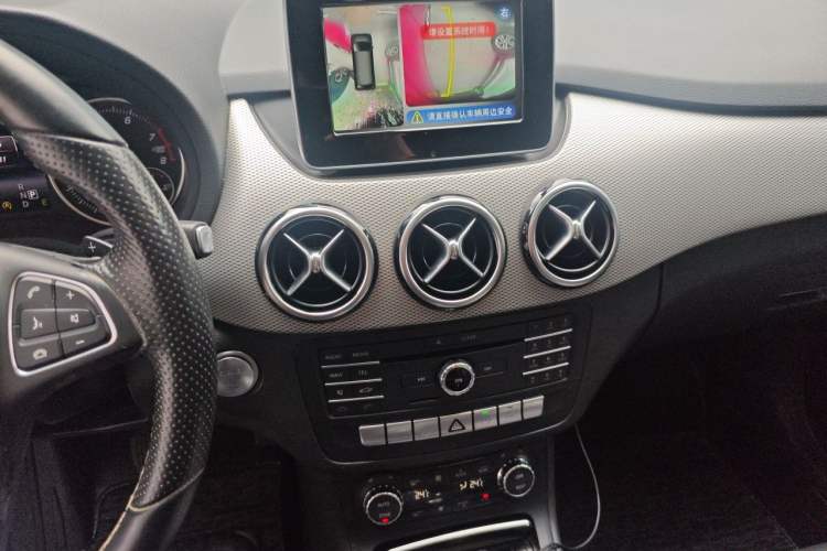 Used Mercedes-Benz B-Class 2015 B 200 Fashion Model Audio And AC Panel