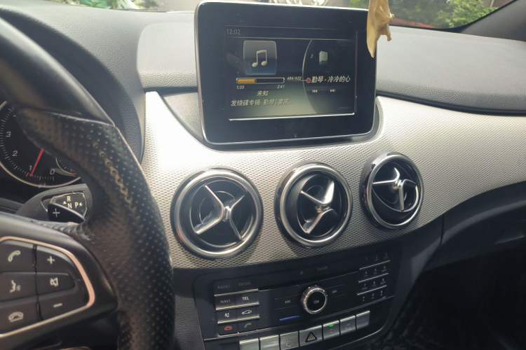 Used Mercedes-Benz B-Class 2015 B 200 Fashion Model Audio And AC Panel