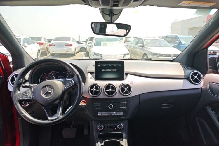 Used Mercedes-Benz B-Class 2015 B 200 Luxury Model Center Console