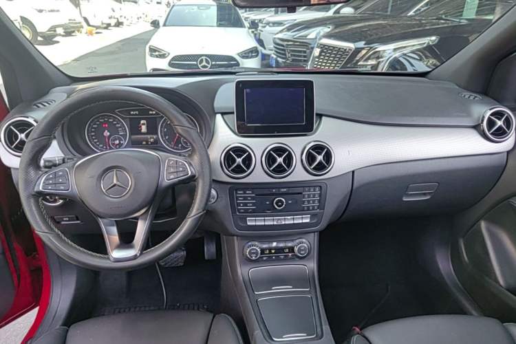 Used Mercedes-Benz B-Class 2015 B 200 Fashion Model Center Console