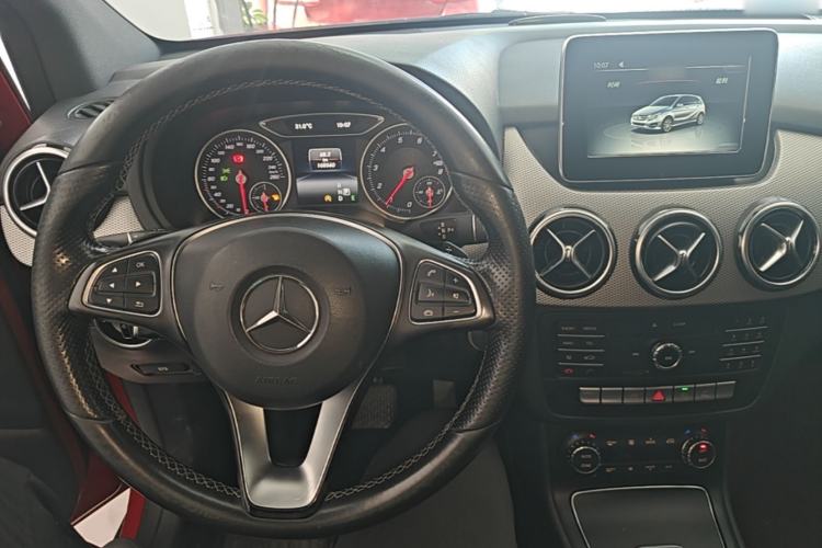 Used Mercedes-Benz B-Class 2015 B 200 Fashion Model Center Console