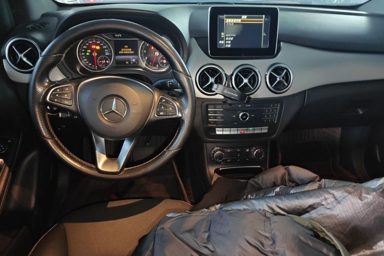 Used Mercedes-Benz B-Class 2015 B 200 Sport Edition Center Console