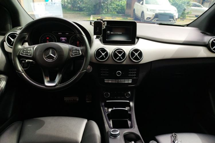 Used Mercedes-Benz B-Class 2015 B 200 Fashion Model Center Console