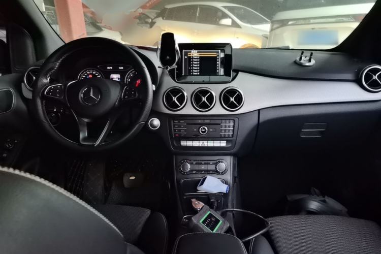 Used Mercedes-Benz B-Class 2015 B 200 Sport Edition Center Console