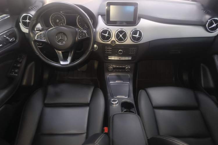 Used Mercedes-Benz B-Class 2015 B 200 Fashion Model Center Console