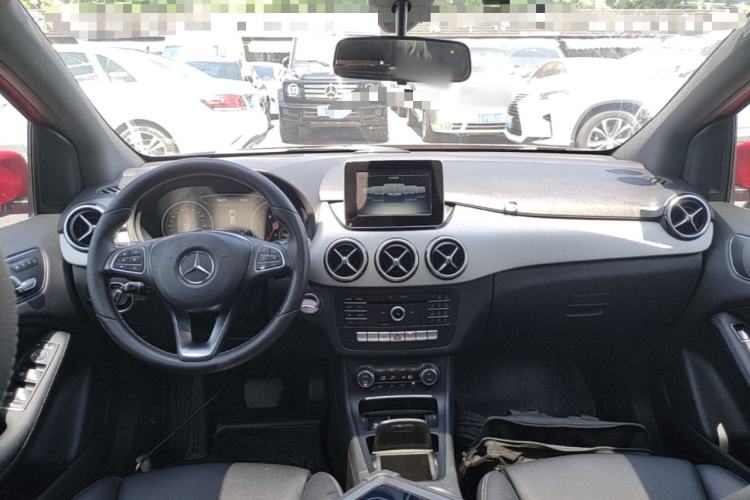 Used Mercedes-Benz B-Class 2015 B 200 Fashion Model Center Console