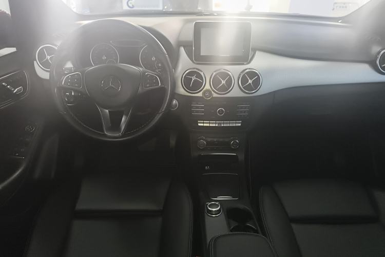 Used Mercedes-Benz B-Class 2015 B 200 Fashion Model Center Console