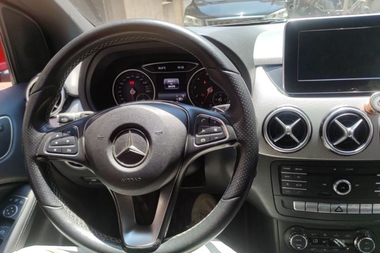 Used Mercedes-Benz B-Class 2015 B 200 Fashion Model Center Console