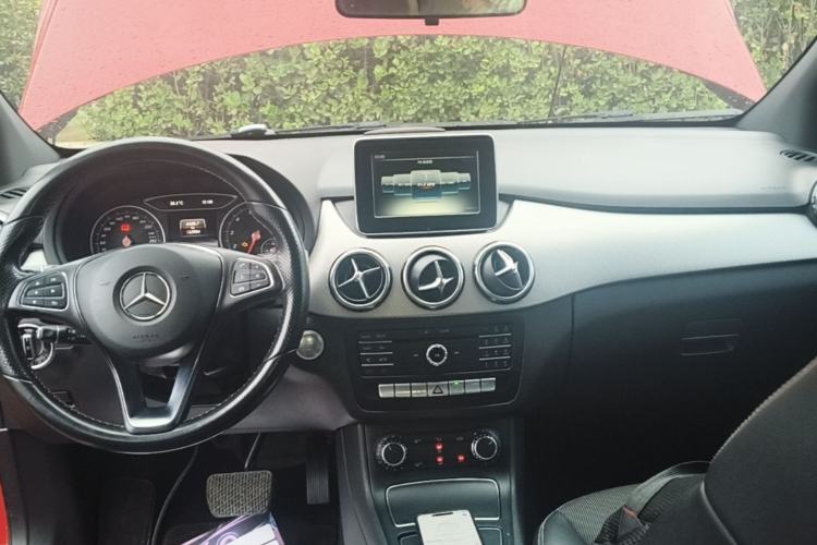 Used Mercedes-Benz B-Class 2015 B 200 Sport Edition Center Console