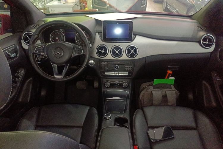 Used Mercedes-Benz B-Class 2015 B 200 Fashion Model Center Console
