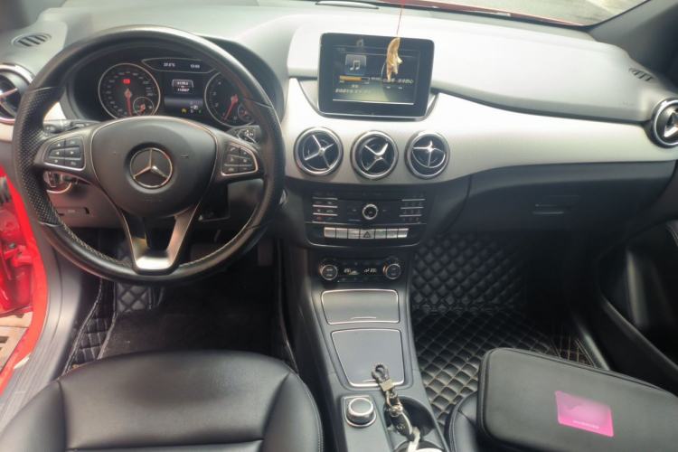 Used Mercedes-Benz B-Class 2015 B 200 Fashion Model Center Console