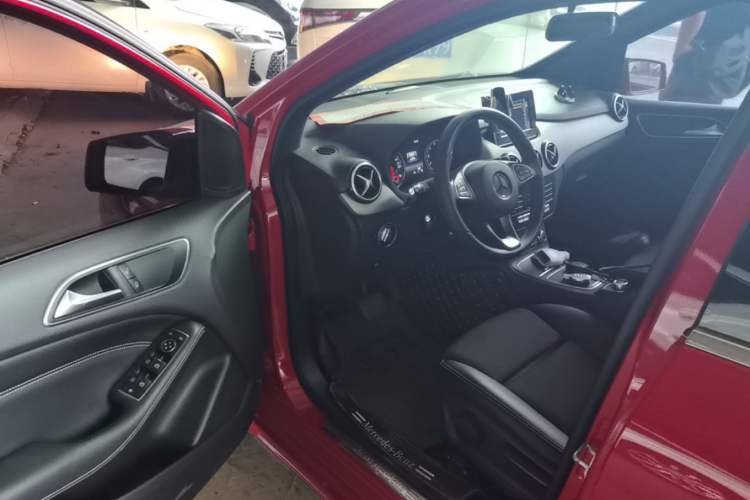 Used Mercedes-Benz B-Class 2015 B 200 Sport Edition Driver Seat