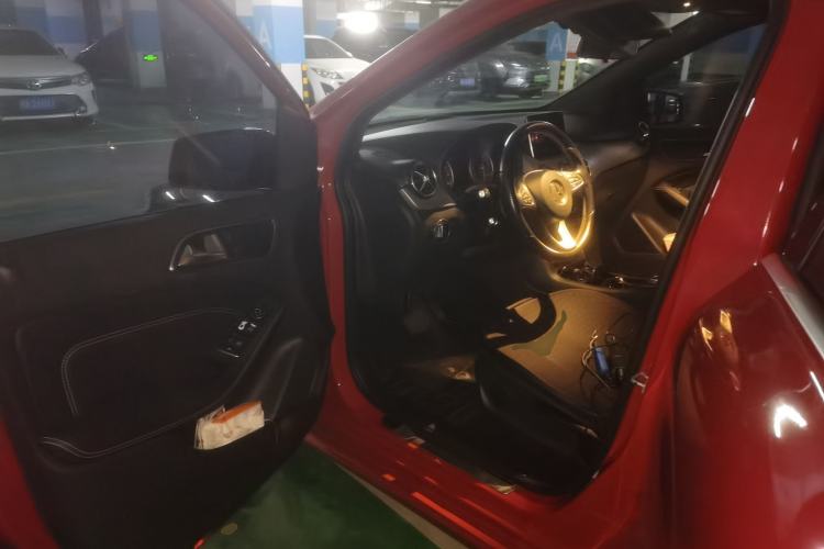 Used Mercedes-Benz B-Class 2015 B 200 Sport Edition Driver Seat
