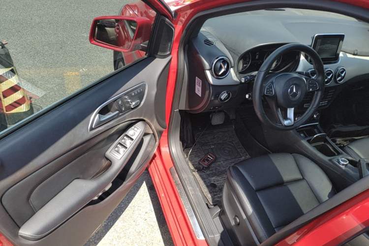 Used Mercedes-Benz B-Class 2015 B 200 Fashion Model Driver Seat