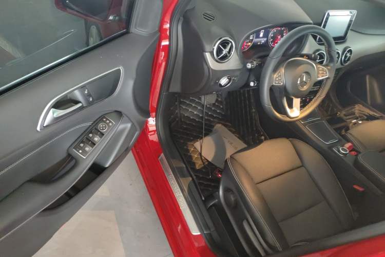 Used Mercedes-Benz B-Class 2015 B 200 Sport Edition Driver Seat